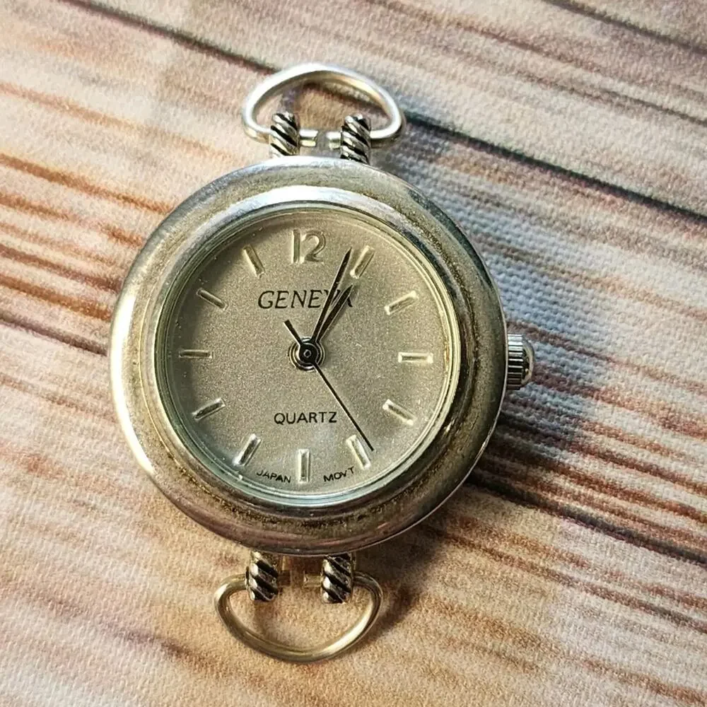 Women's Geneva Pendant Watch Needs battery